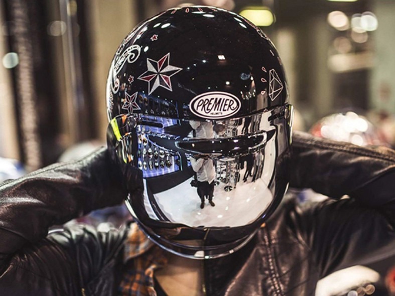 Bubbel vizier zilver, Premier